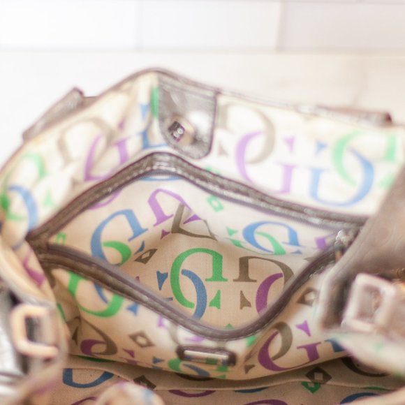 Guess? G-patterned Design Silver Faux-leather - Picture 7 of 8